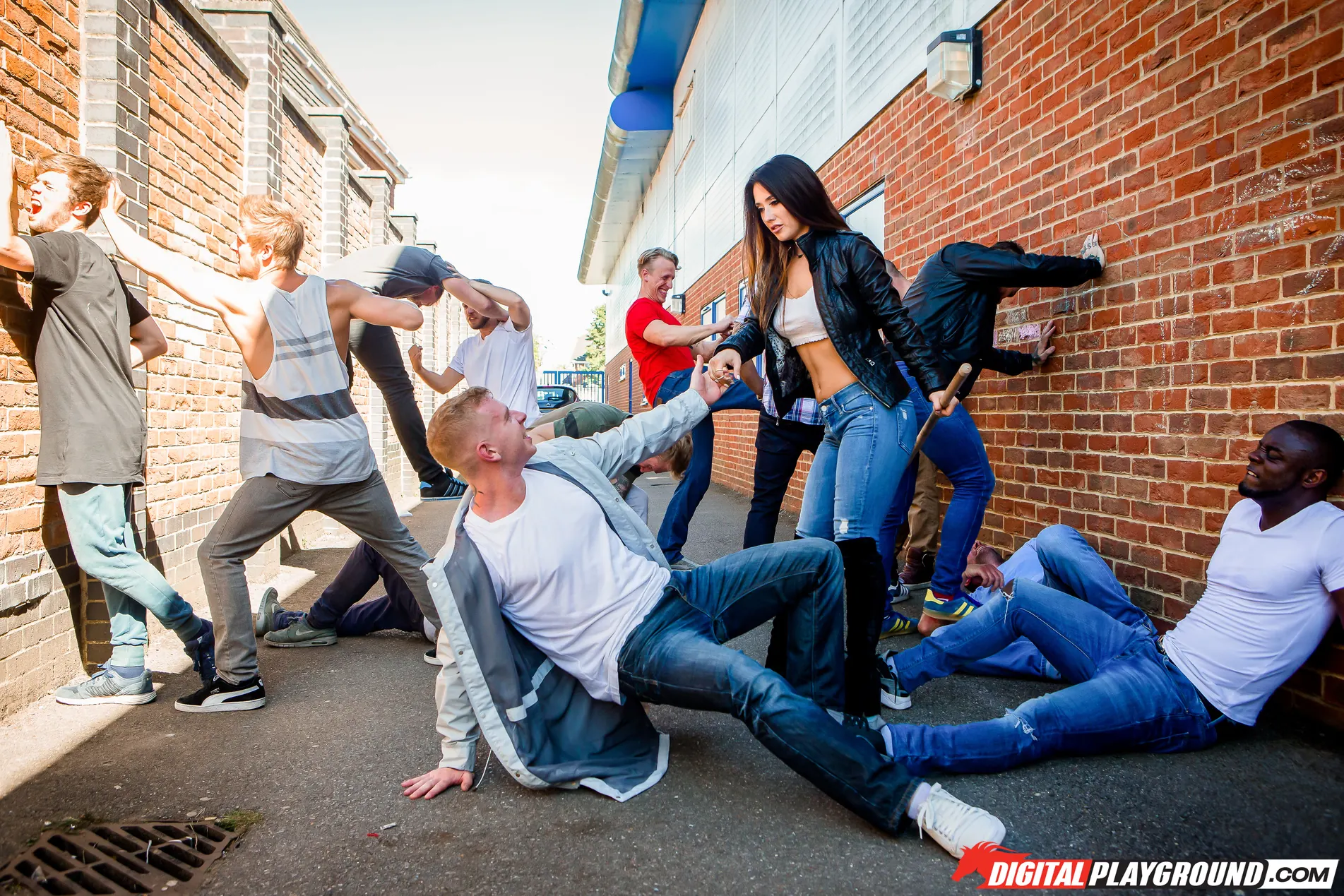 Eva Lovia - Bulldogs: escena 1 | Picture (100)