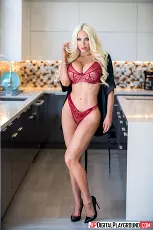 Nicolette Shea - A Model Mother | Picture (1)